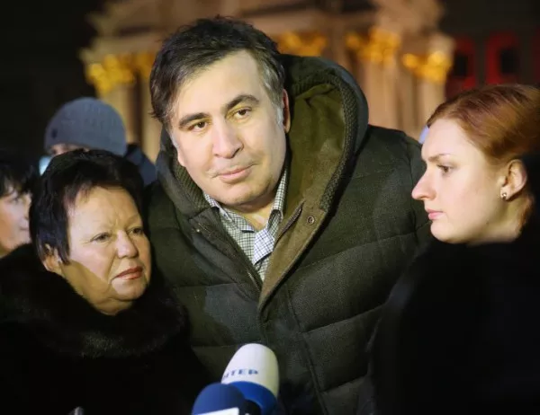 Украйна обяви Саакашвили за издирване, той е с протестиращите пред парламента 