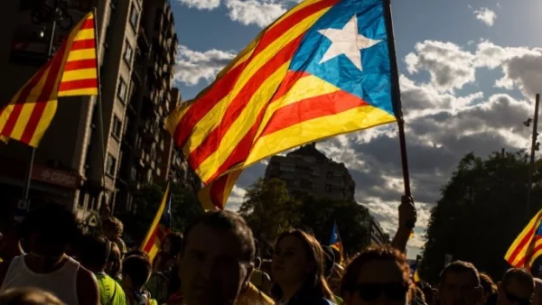 Над 2300 избирателни секции са в готовност за каталунския референдум