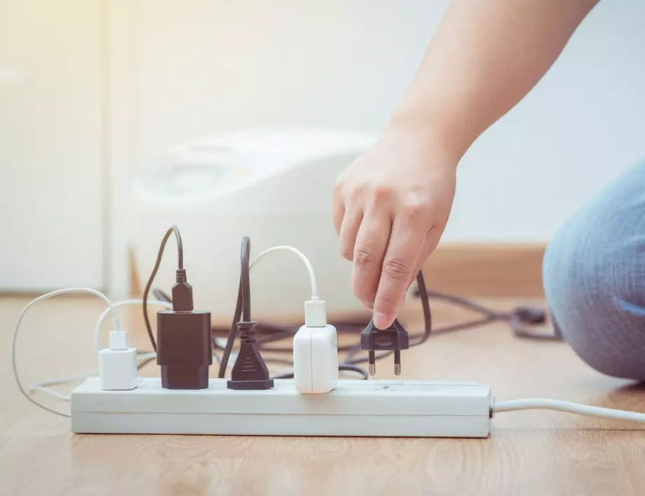 Не зареждате телефона, но оставяте зарядното включено? Правите много голяма грешка!