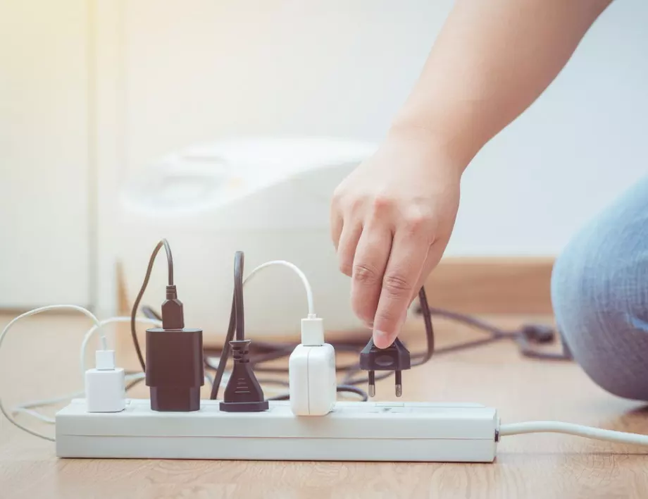 Как да предпазим електрическите уреди и себе си от токов удар?