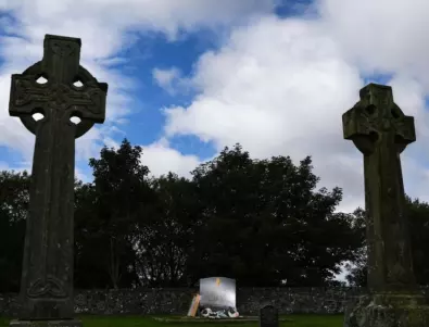 Чудо: Мъртвородено бебе проплака на път за гробищния парк (Видео)