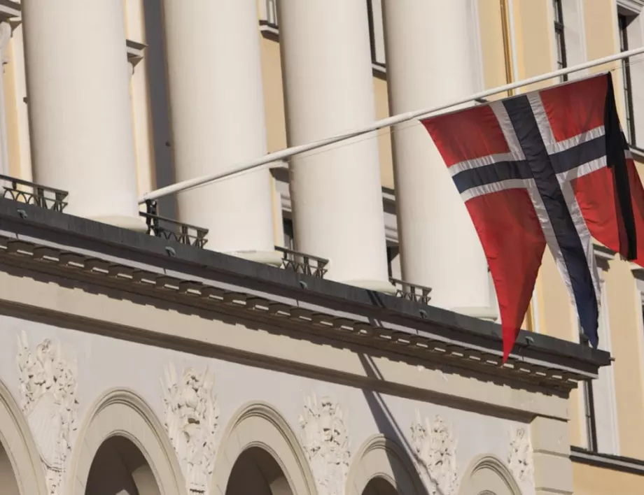Правителството в Норвегия е застрашено след оттегляне на десните 