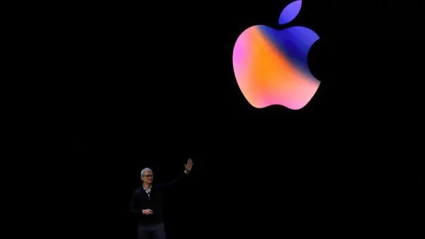 Тим Кук: Apple никога няма да се озове в положението на Facebook