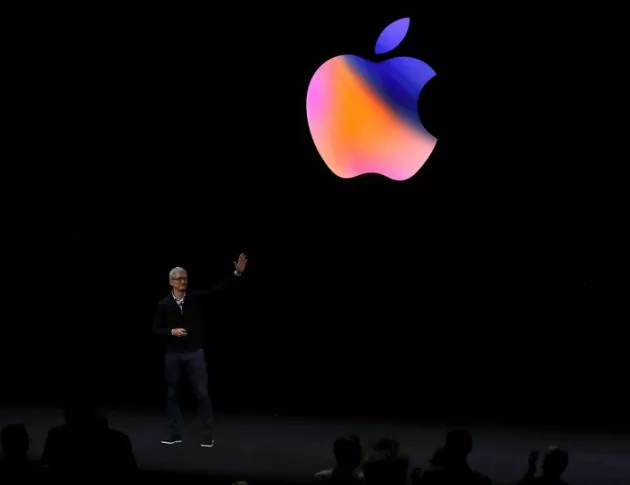 Apple работи върху по-евтин iPhone