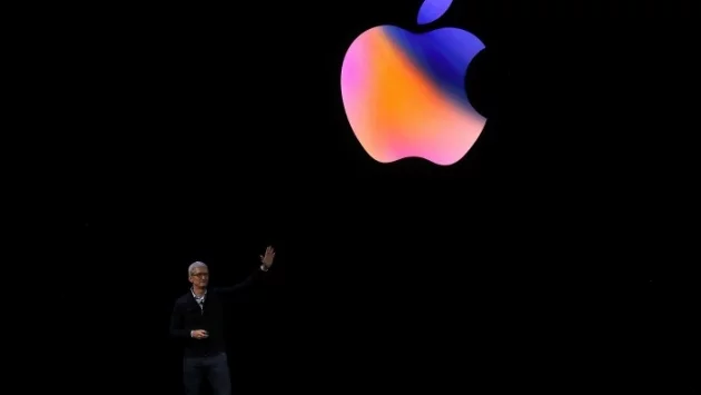 Apple работи върху по-евтин iPhone