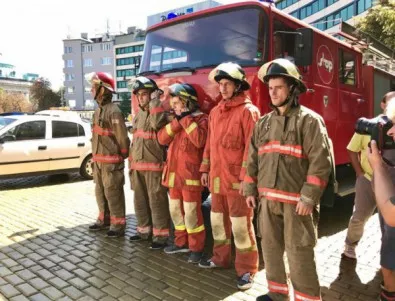 Пожарникарите не издържаха и поискаха МВР да не им прибира парите