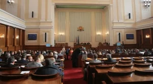 Депутатите от БСП продължават да взимат заплати и без да са в пленарна зала