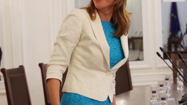 Захариева: Нека през 2018 г. да бъдем обединени около идеите, които ни водят към мечтаното бъдеще