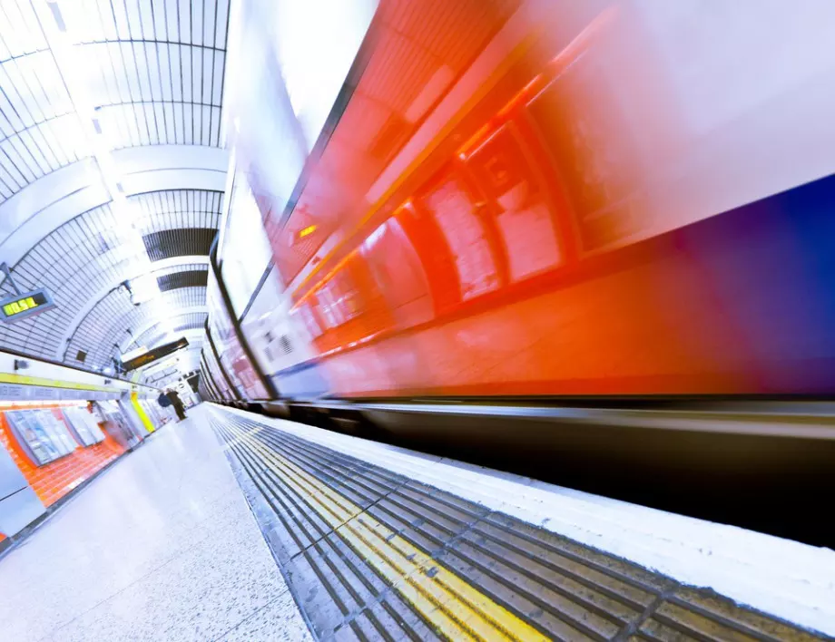 В Лондон е открита първата електрифицирана линия на метрото