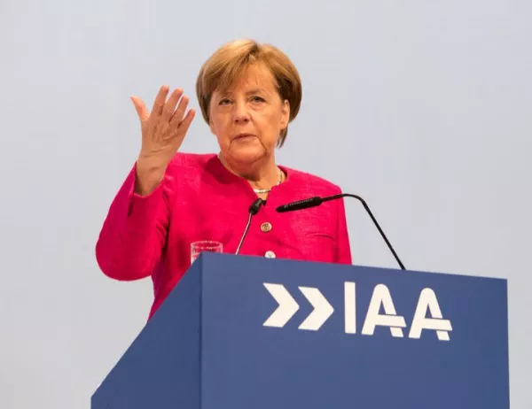 Меркел призова автоиндустрията да върне доверието на хората