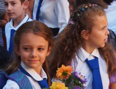 3234 ученици във Варна прекрачват прага на училището за пръв път 
