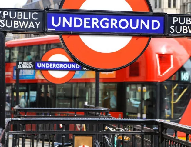 Пътници пострадаха след пускане на сълзотворен газ в лондонското метро