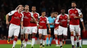 Колашинац подразни феновете на Кьолн с тениска на Шалке (СНИМКА)