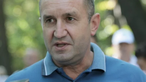 Радев: Не допускайте децата в Чикаго да забравят български