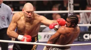 Звярът Валуев заби брадва в телевизора си след разгрома от Уругвай (СНИМКА)