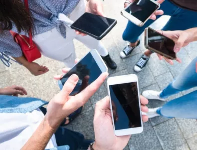 Италия обмисля лечение на пристрастяването към мобилни телефони