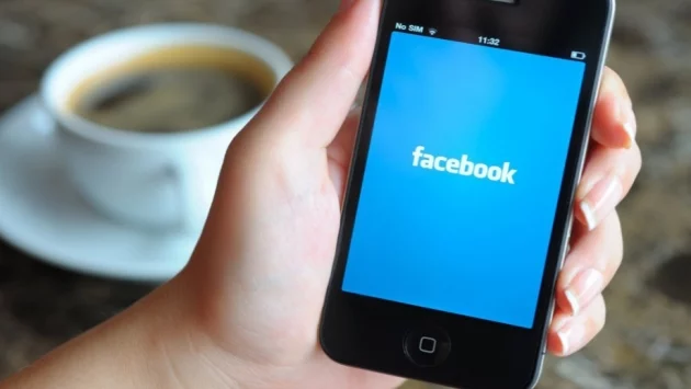 Защо непрекъснато искаме да проверяваме Facebook-а си?