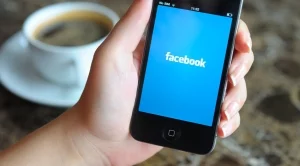 Facebook тества разделяне на News Feed на две 