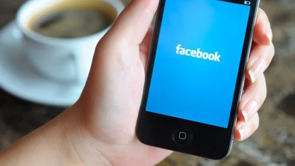 7 статуса във Facebook, които те правят жалък