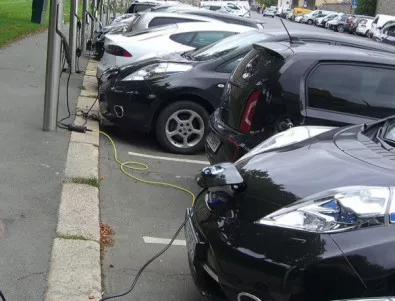 Франция инвестира 700 млн. евро в батерии за електромобили
