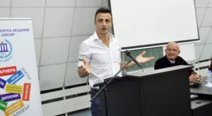 {{ otherArticle[0].article.title }}