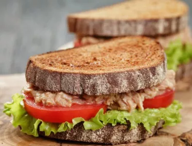 Заради критика за сандвич се стигна до расов скандал