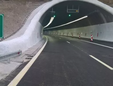 Силно затруднен трафик по магистрала „Хемус“, преди тунела „Витиня“