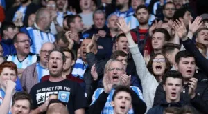 Физиотерапевтът на Хъдърсфийлд бе уловен да прави секс на работното си място