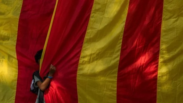 Кметът на Барселона призова ЕС да се намеси в кризата с Каталуния