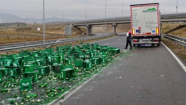 Каси с бира затвориха АМ "Струма"