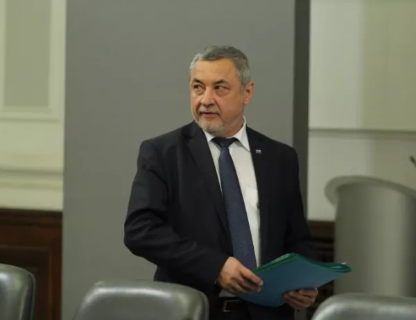 Подкрепа в коалицията: Валери Симеонов призова НС да отхвърли оставката на Делян Добрев