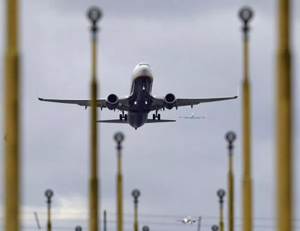 Самолет на Alitalia кацна принудително в Япония