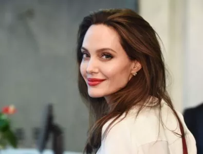 Анджелина Джоли се омъжва за милиардер?