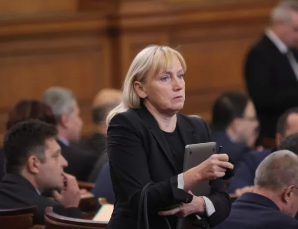 Йончева се закани да покаже корупция от министър и зам.-министър