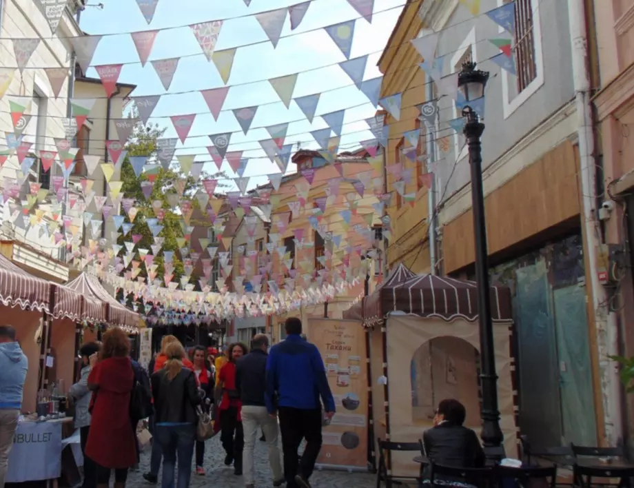 Пловдив става новата столица на карнавала с уличния фестивал 6Fest