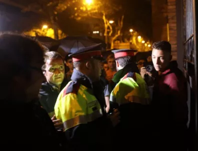 Първи сблъсък в Каталуния - полицията беше спряна пред секция за гласуване (ВИДЕО)
