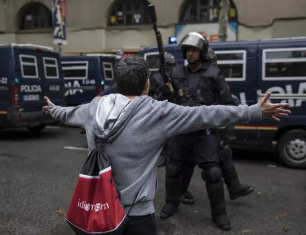 Протестът в Барселона завърши с над 20 ранени (ВИДЕО)