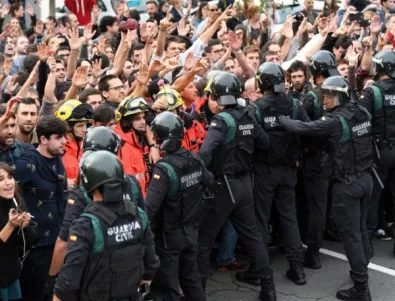 Пожарникарите отново дадоха пример за протест в Каталуния (ВИДЕО)