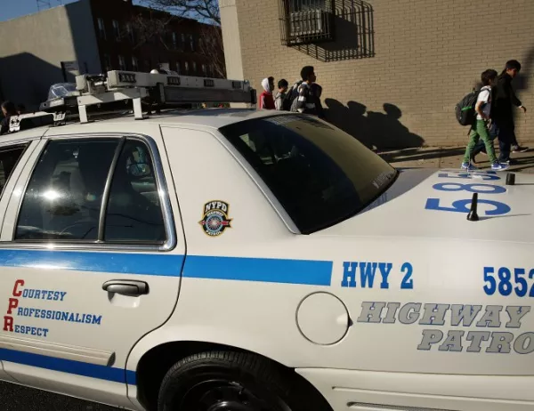 Автомобил се заби в детски център в Ню Йорк, има ранени