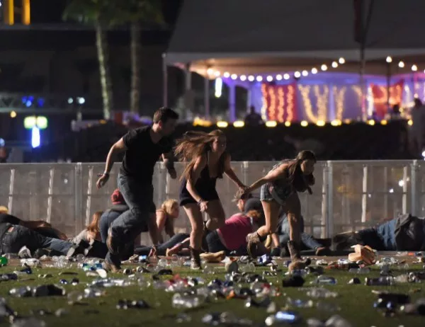 Десетки са жертвите след стрелбата в Лас Вегас (снимки, видео)