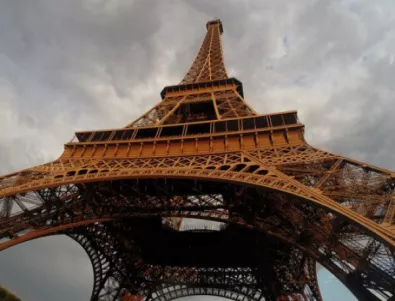 Айфеловата кула потъна в тъмнина заради жертвите в Лас Вегас и Марсилия