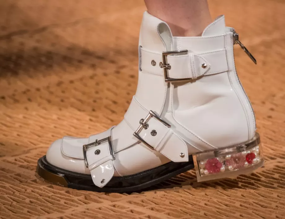 Изненадващи начини да премахнете драскотините по светлите обувки