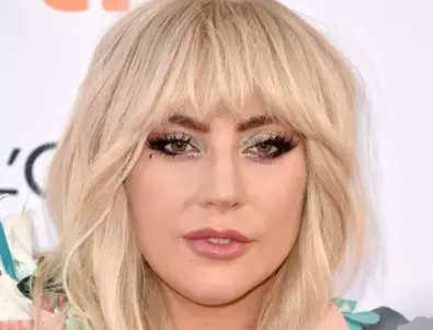 Лейди Гага отложи издаването на албума си