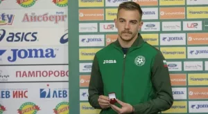 {{ otherArticle[0].article.title }}