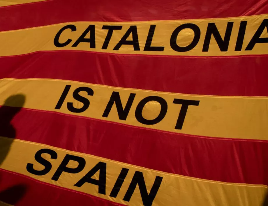 Испанската област Каталуния получава автономия