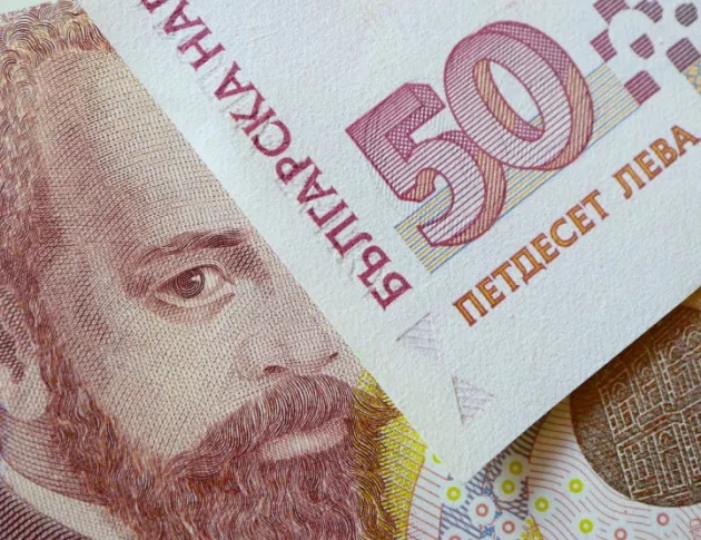 Работещите в чужбина българи все още "вкарват" в България много пари