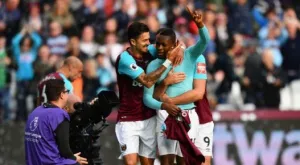 {{ otherArticle[0].article.title }}