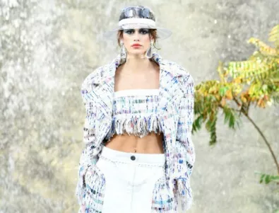 Щерката на Синди Крауфорд откри ревюто на Chanel в Седмицата на модата
