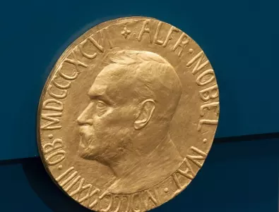 Луиз Глук, Нобелов лауреат за литература, получи диплома и медала си