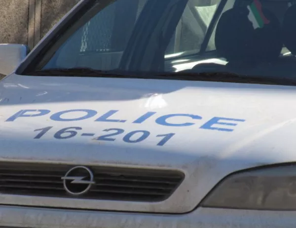 Пиян тираджия блъсна полицейски автомобил след преследване